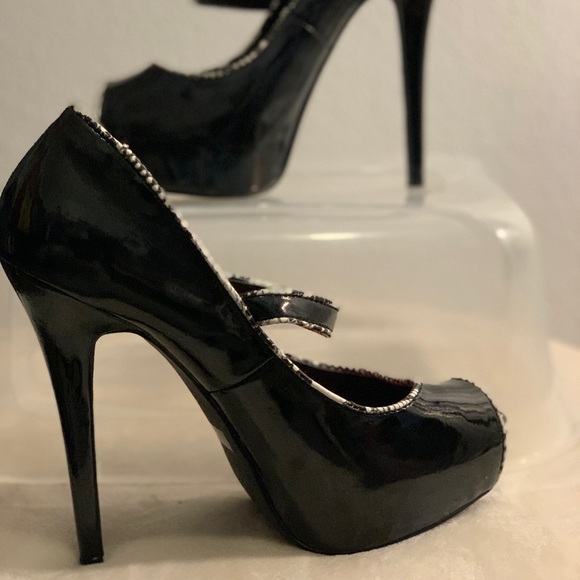 Black and white high heels - Picture 2 of 5